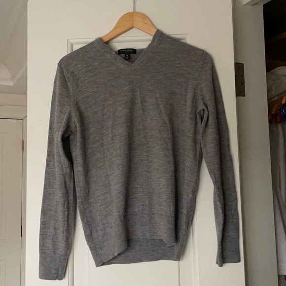 Banana Republic 100% Merino Wool V-neck sweater - Picture 2 of 3